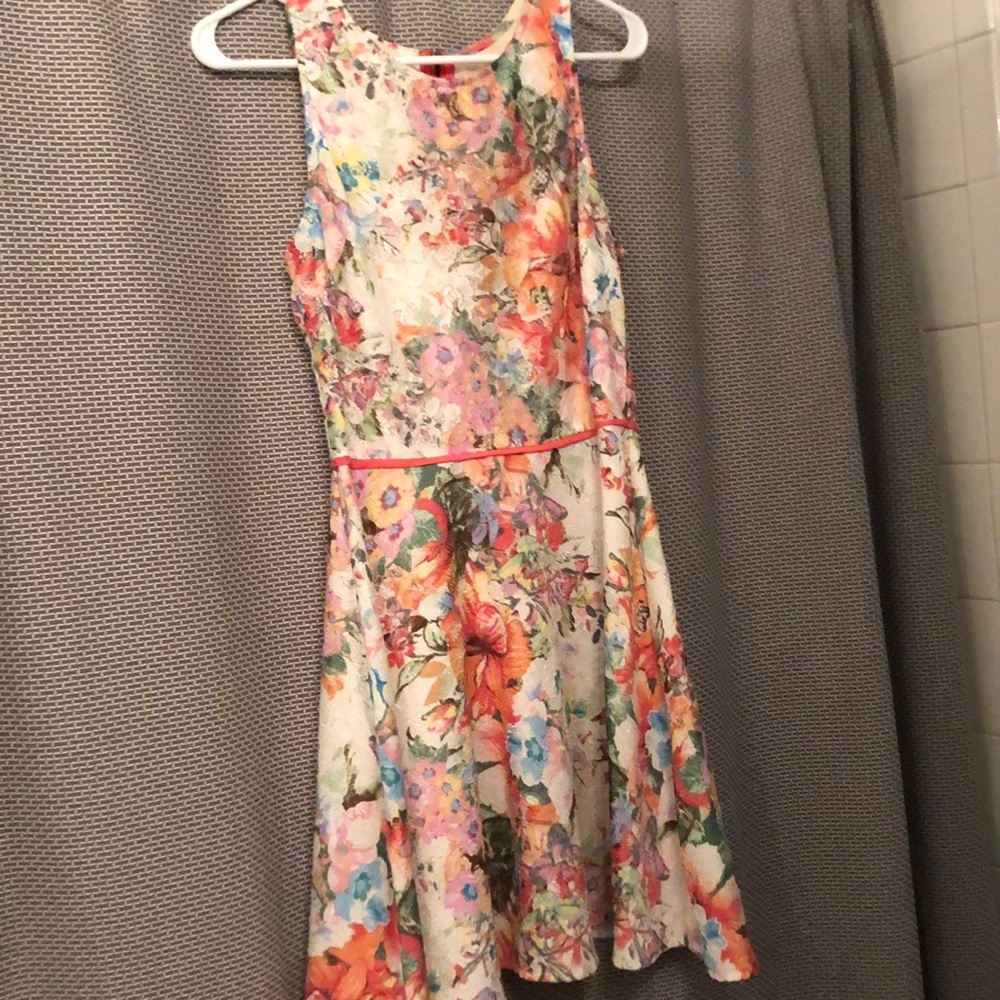 Embroidered dress with lace on the top